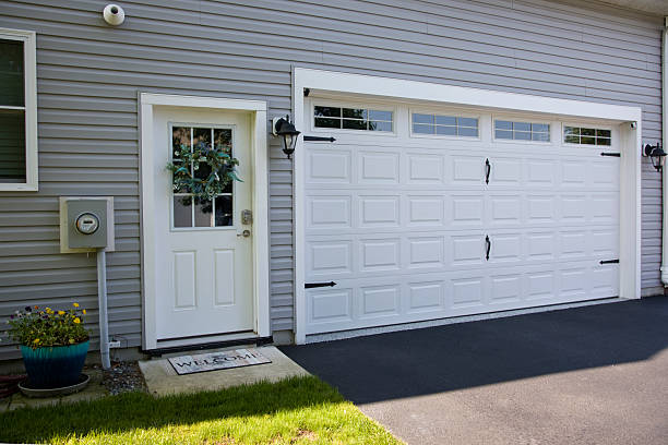 24/7 Emergency Garage Door Panel Replacement experts in Yale, MI